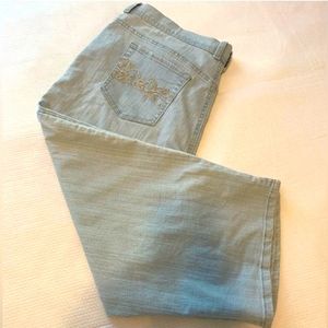 Womens  Gloria Vanderbilt Amanda capri Size 16 color light blue .